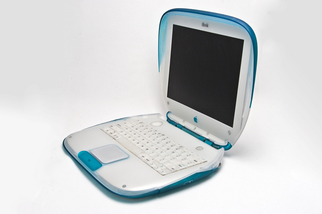 Throwback Thursday: Unboxing a SEALED iBook G3