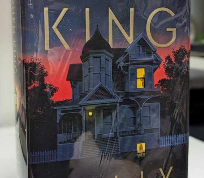Friday Reads: Holly by Stephen King