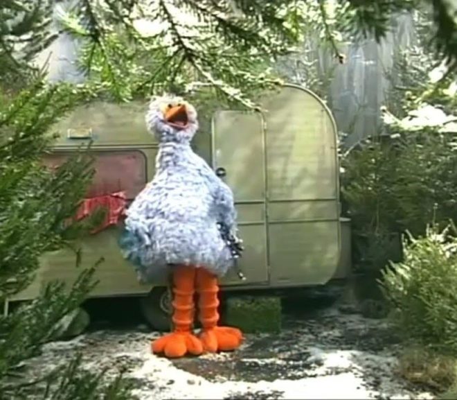 Dutch Big Bird fits perfectly into 80s Doctor Who